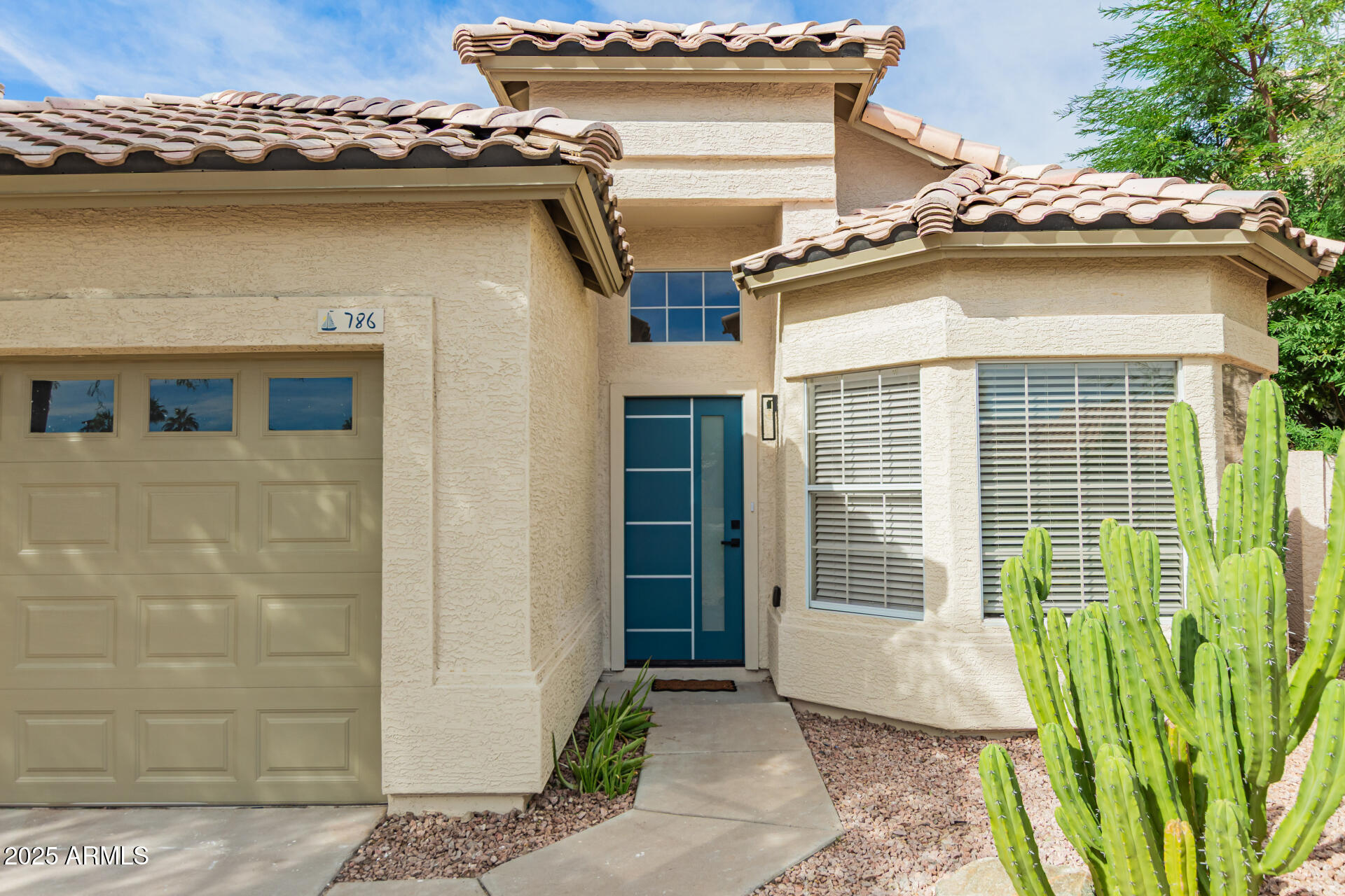 786 South Catalina Street Gilbert, AZ 85233 - Photo 33 of 34 a front view of a house with a garden