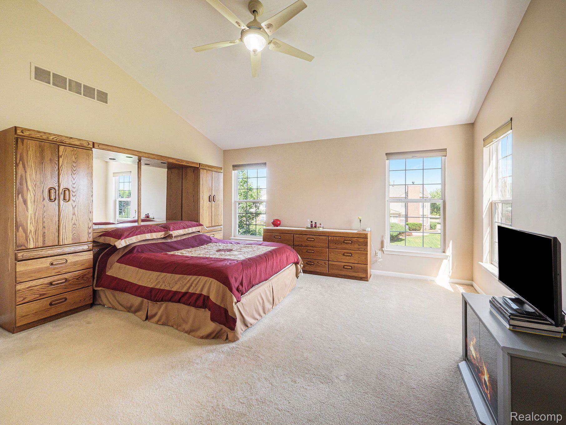 48682 Rockefeller Drive Canton, MI 48188 - Photo 13 of 28 Gallery Image 13