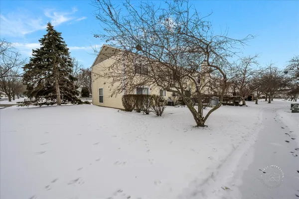 $265,000 | 1780 College Green Drive, Elgin, IL 60123