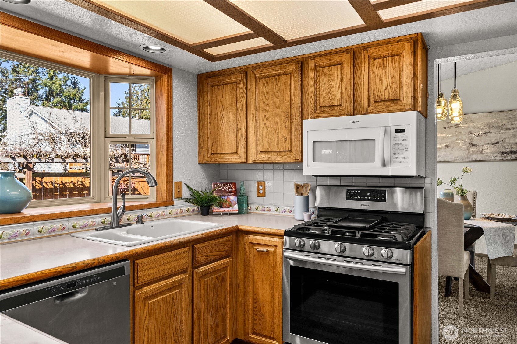 3316 Southwest 335th Street Federal Way, WA 98023 - Photo 10 of 38