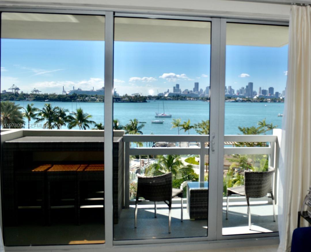 1500 Bay Road, Unit 524S Miami Beach, FL 33139 - Photo 4 of 27 a living room with large window