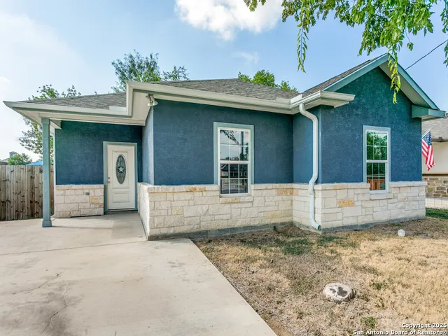 $245,000 | 862 West Southcross Boulevard, San Antonio, TX 78211