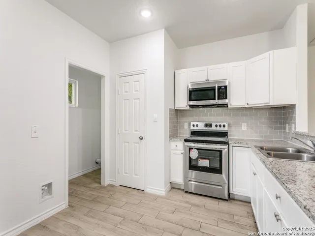 $245,000 | 862 West Southcross Boulevard, San Antonio, TX 78211