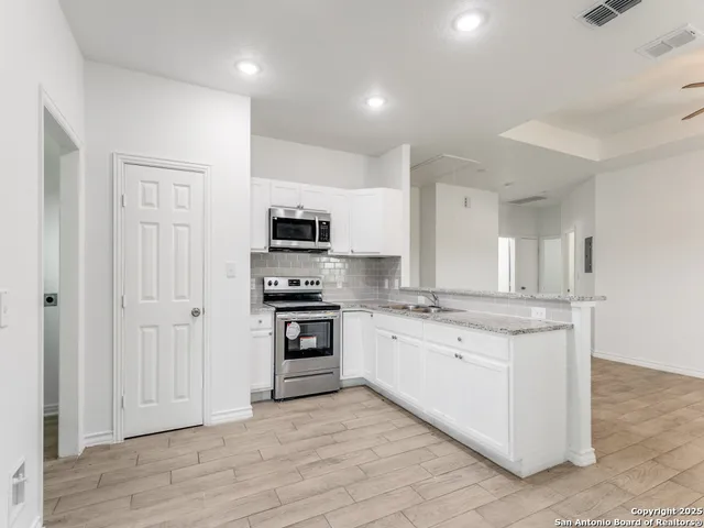 $245,000 | 862 West Southcross Boulevard, San Antonio, TX 78211