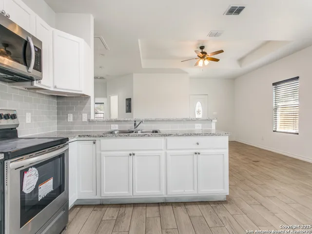 $245,000 | 862 West Southcross Boulevard, San Antonio, TX 78211