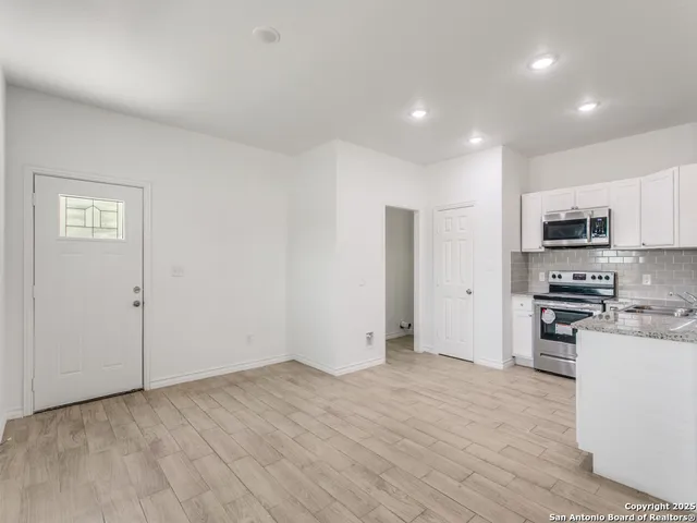 $245,000 | 862 West Southcross Boulevard, San Antonio, TX 78211