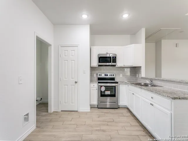 $245,000 | 862 West Southcross Boulevard, San Antonio, TX 78211