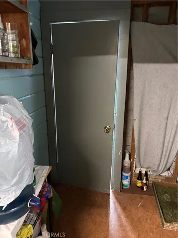 a view of utility room