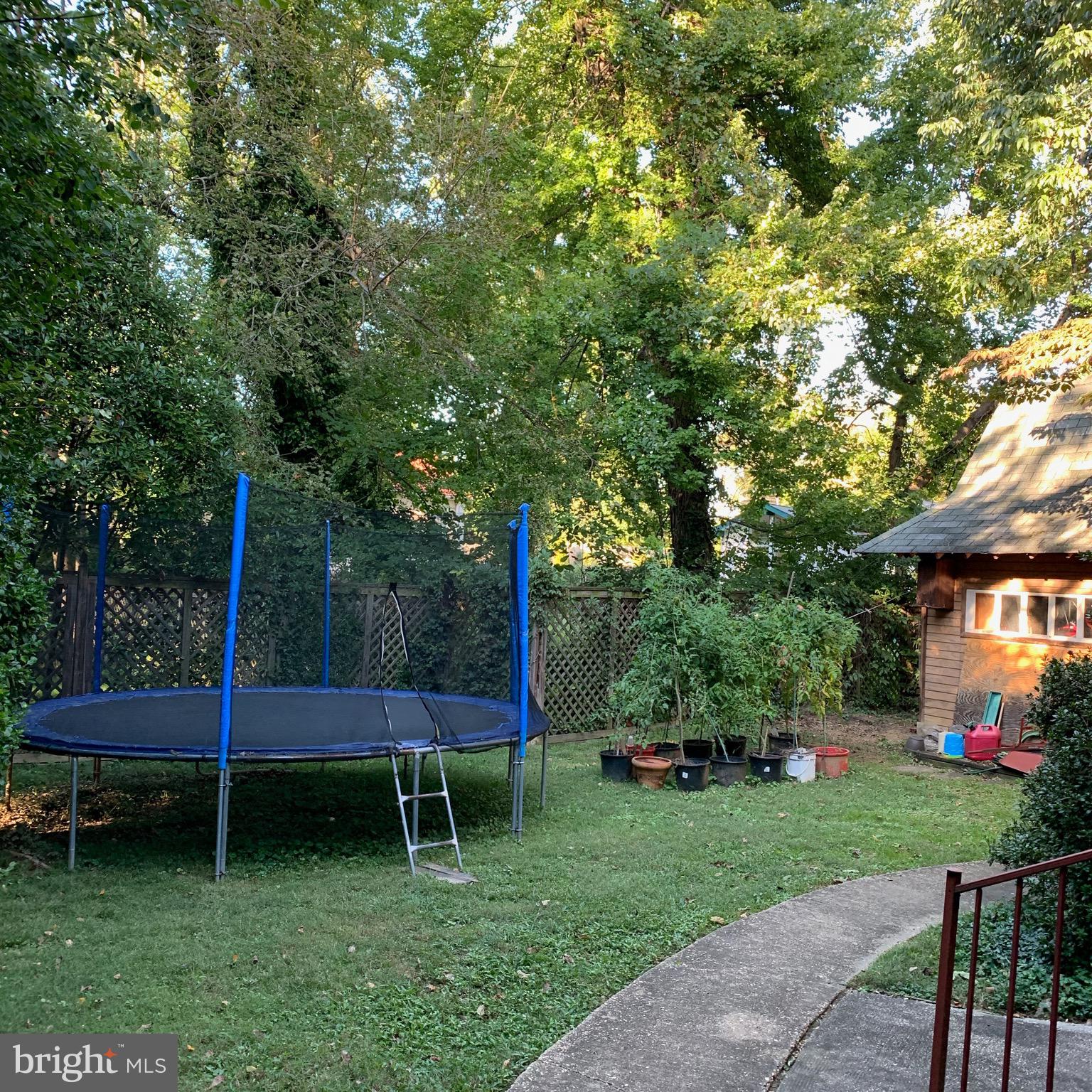 5509 Greentree Road Bethesda, MD 20817 - Photo 5 of 18 Yard