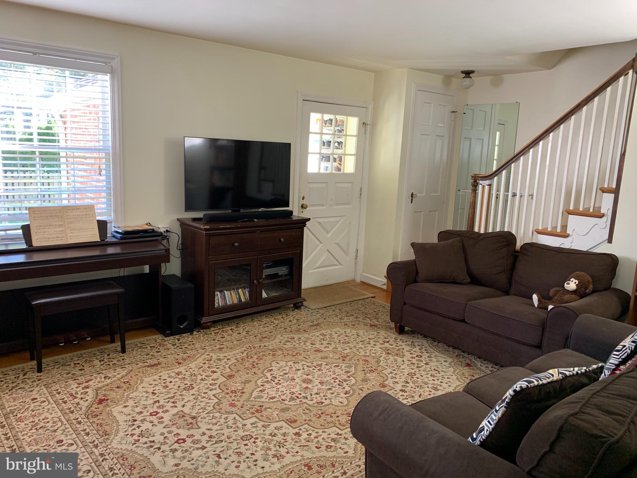 5509 Greentree Road Bethesda, MD 20817 - Photo 10 of 18 Living Room
