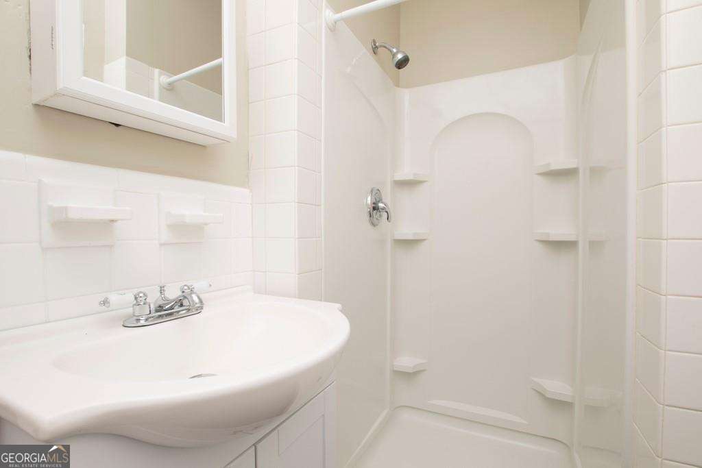 3660 Peachtree Road Northeast, Unit E7 Atlanta, GA 30319 - Photo 14 of 17 a bathroom with a sink and shower