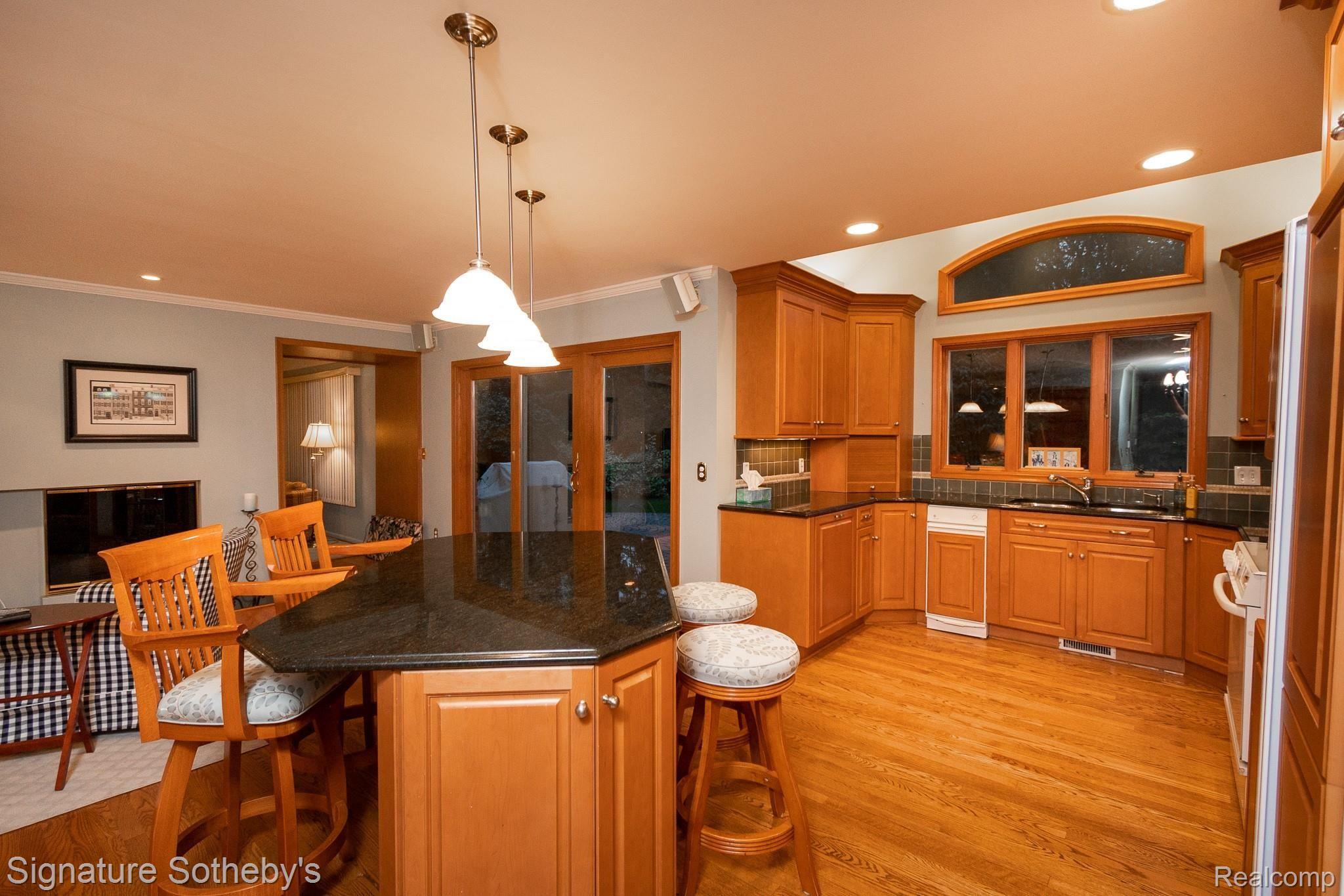 577 Thorntree Road Grosse Pointe, MI 48236 - Photo 13 of 40 DSC_0781.jpg
