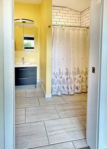 a view of bathroom with shower