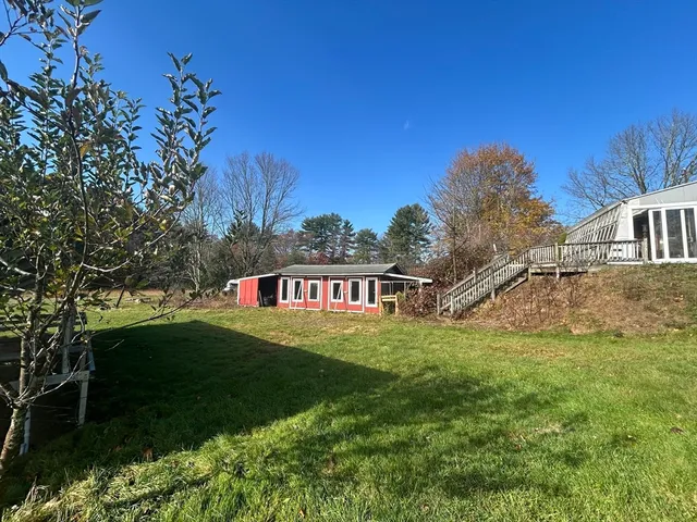 a view of a house with a yard