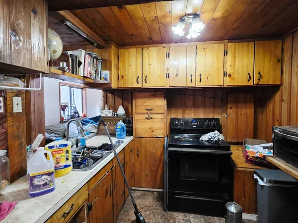 $289,000 | 2477 Cedonia-Addy Road, Addy, WA 99101