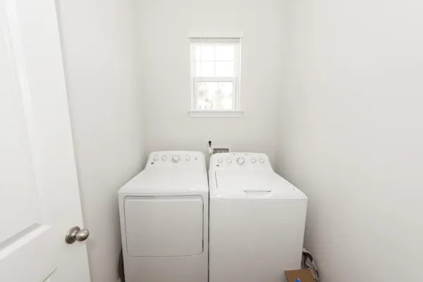 $2,400 | 493 Cedarview Road, Summerville, SC 29486