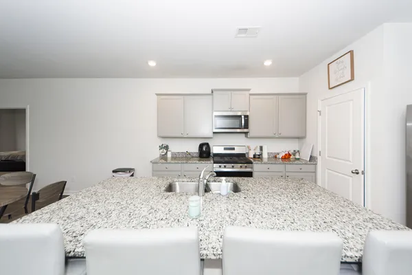 $2,400 | 493 Cedarview Road, Summerville, SC 29486