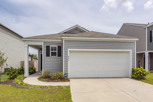 $2,400 | 493 Cedarview Road, Summerville, SC 29486