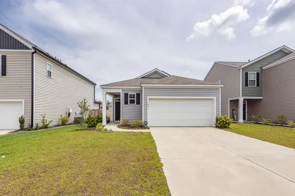 $2,400 | 493 Cedarview Road, Summerville, SC 29486