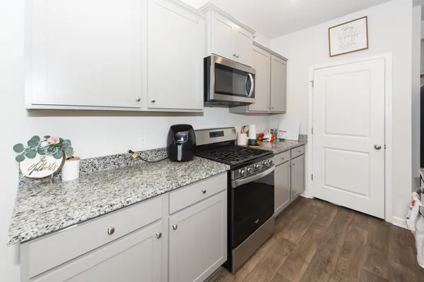 $2,400 | 493 Cedarview Road, Summerville, SC 29486