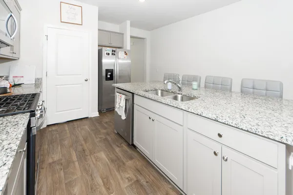 $2,400 | 493 Cedarview Road, Summerville, SC 29486