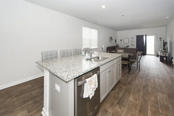 $2,400 | 493 Cedarview Road, Summerville, SC 29486