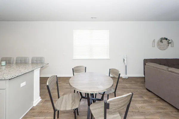 $2,400 | 493 Cedarview Road, Summerville, SC 29486