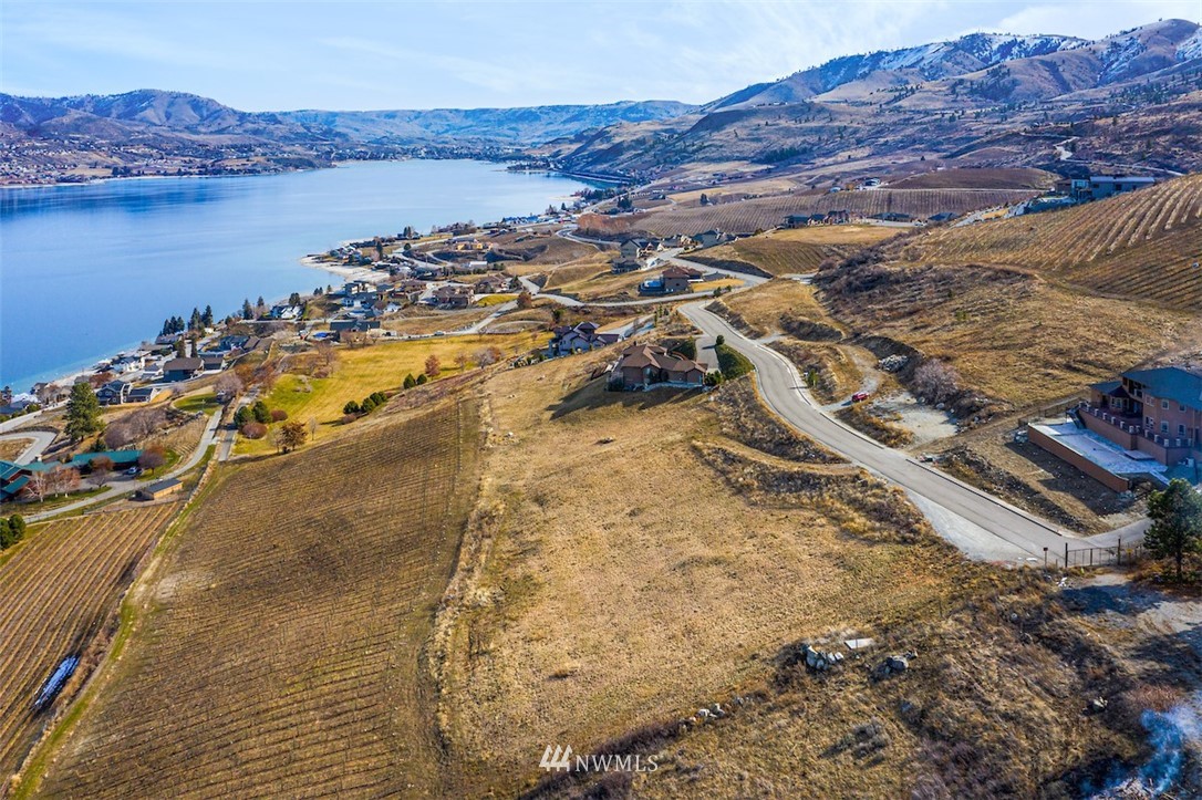 313 Clos Chevalle Road Chelan, WA 98816 - Photo 3 of 12 Gallery Image 3