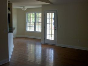 102 Jonesboro Road Bristol, TN 37620 - Photo 3 of 10 Entrance