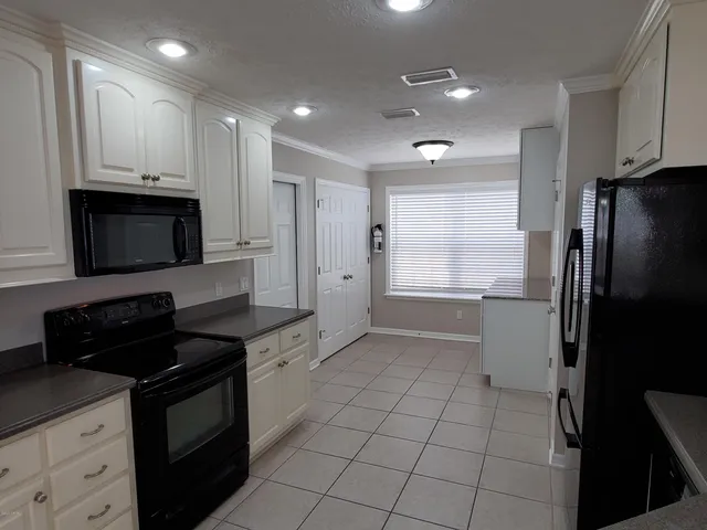 $2,400 | 3416 Harrison Avenue, Panama City, FL 32405