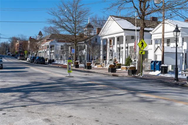 $1,900 | 633 Old Post Road, Unit 32, Bedford, NY 10506