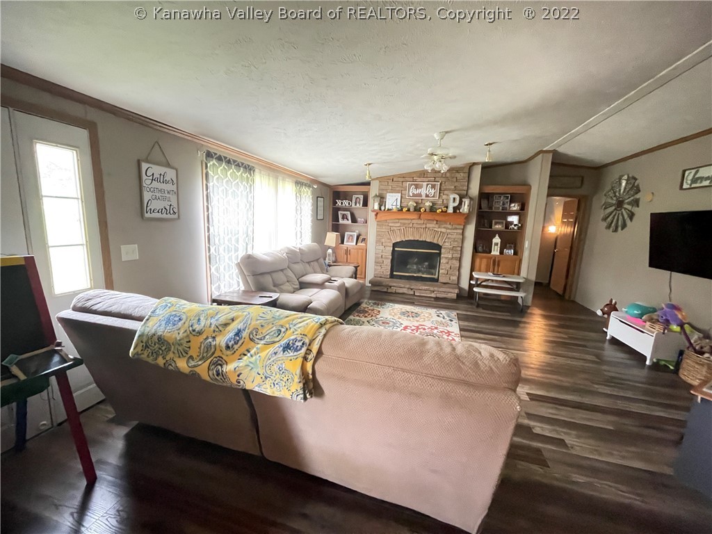 9007 Sandhill Road Point Pleasant, WV 25550 - Photo 10 of 21 Family Room