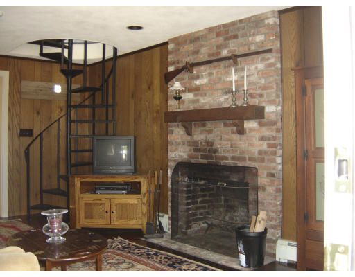 28 Keeling Road Wakefield, MA 01880 - Photo 11 of 16 Gallery Image 11