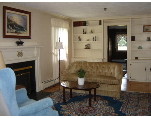 28 Keeling Road Wakefield, MA 01880 - Photo 5 of 16 Gallery Image 5