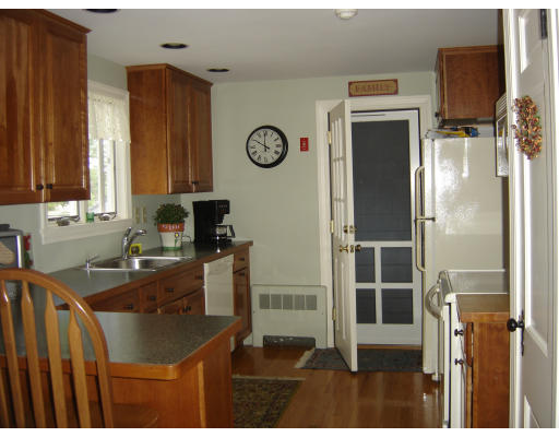 28 Keeling Road Wakefield, MA 01880 - Photo 9 of 16 Gallery Image 9