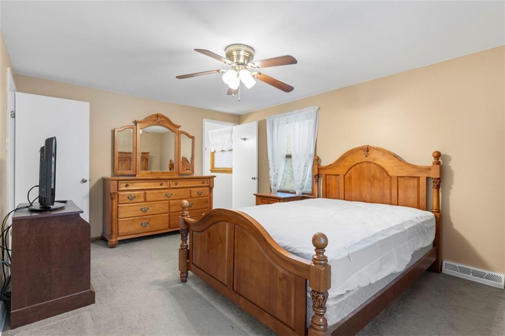 251 Wyngate Road Coraopolis, PA 15108 - Photo 16 of 37