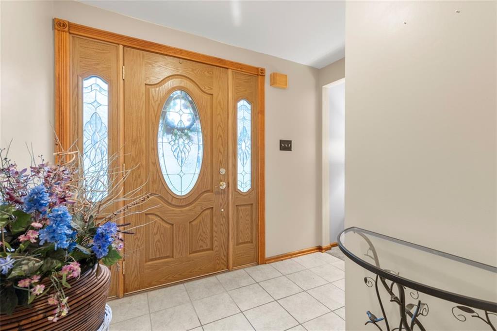 251 Wyngate Road Coraopolis, PA 15108 - Photo 3 of 37