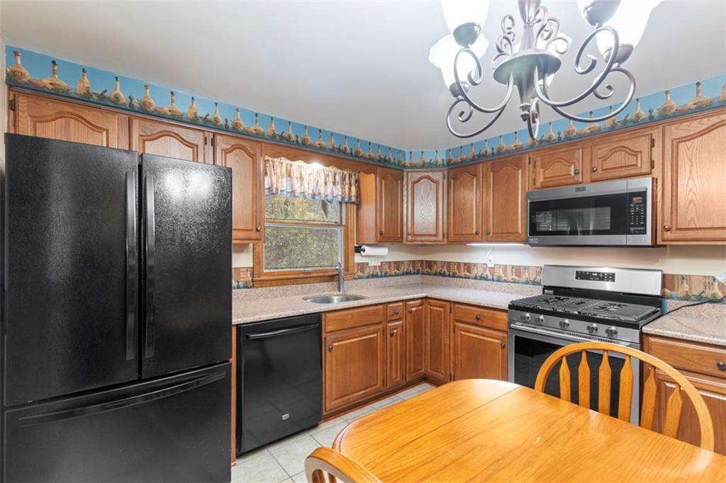 251 Wyngate Road Coraopolis, PA 15108 - Photo 10 of 37