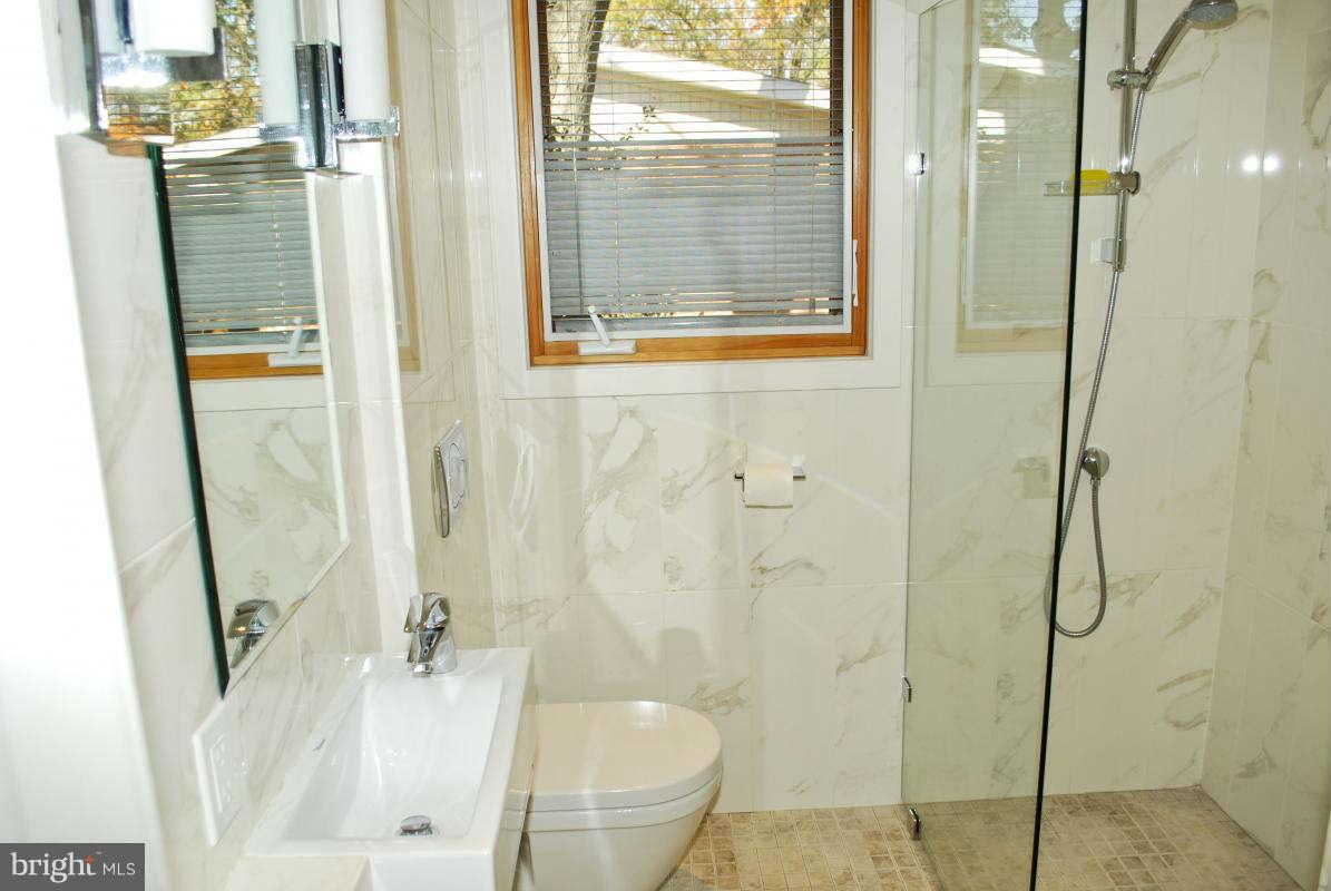 3843 Gallows Road Annandale, VA 22003 - Photo 14 of 30 Bath