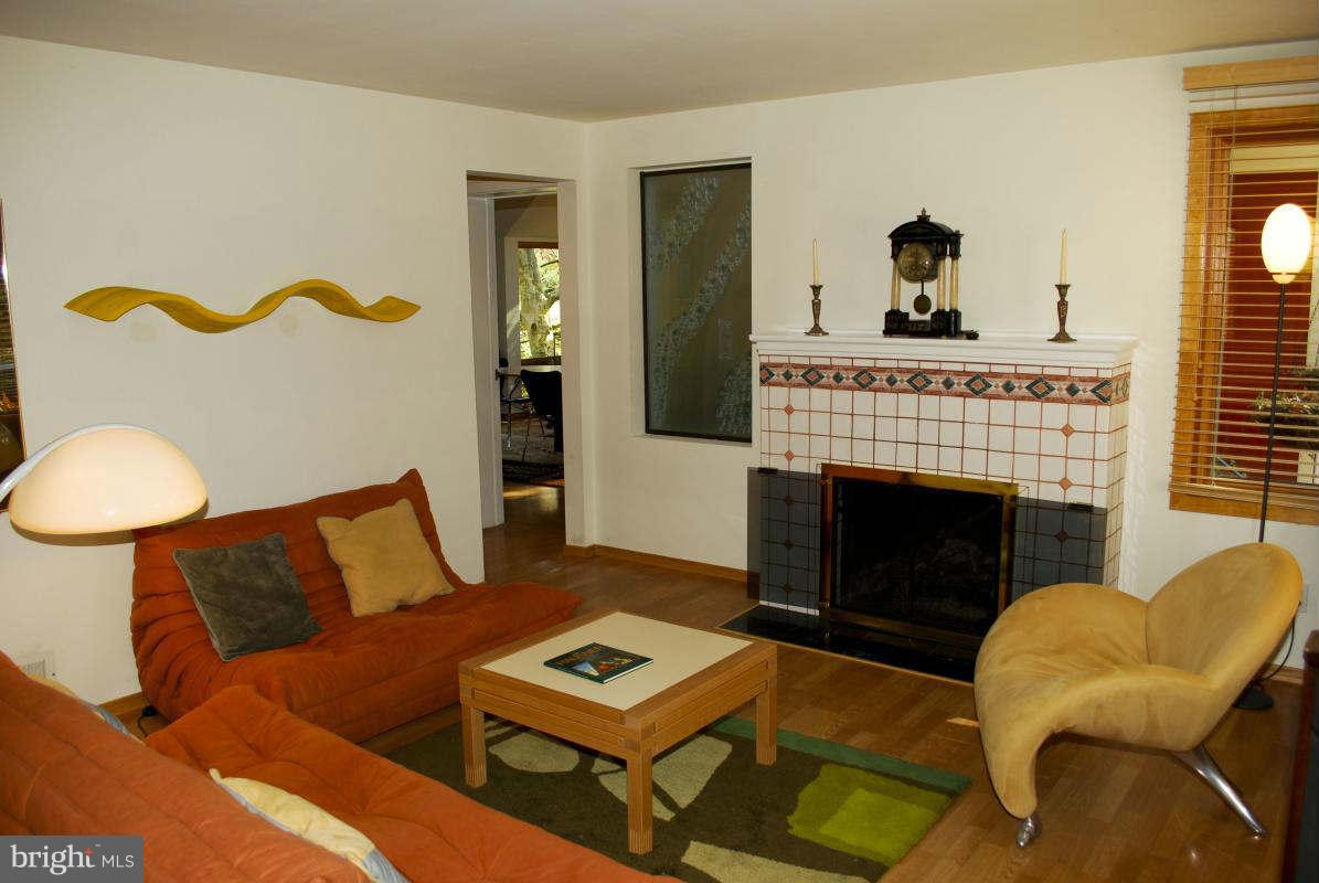 3843 Gallows Road Annandale, VA 22003 - Photo 6 of 30 Living Room