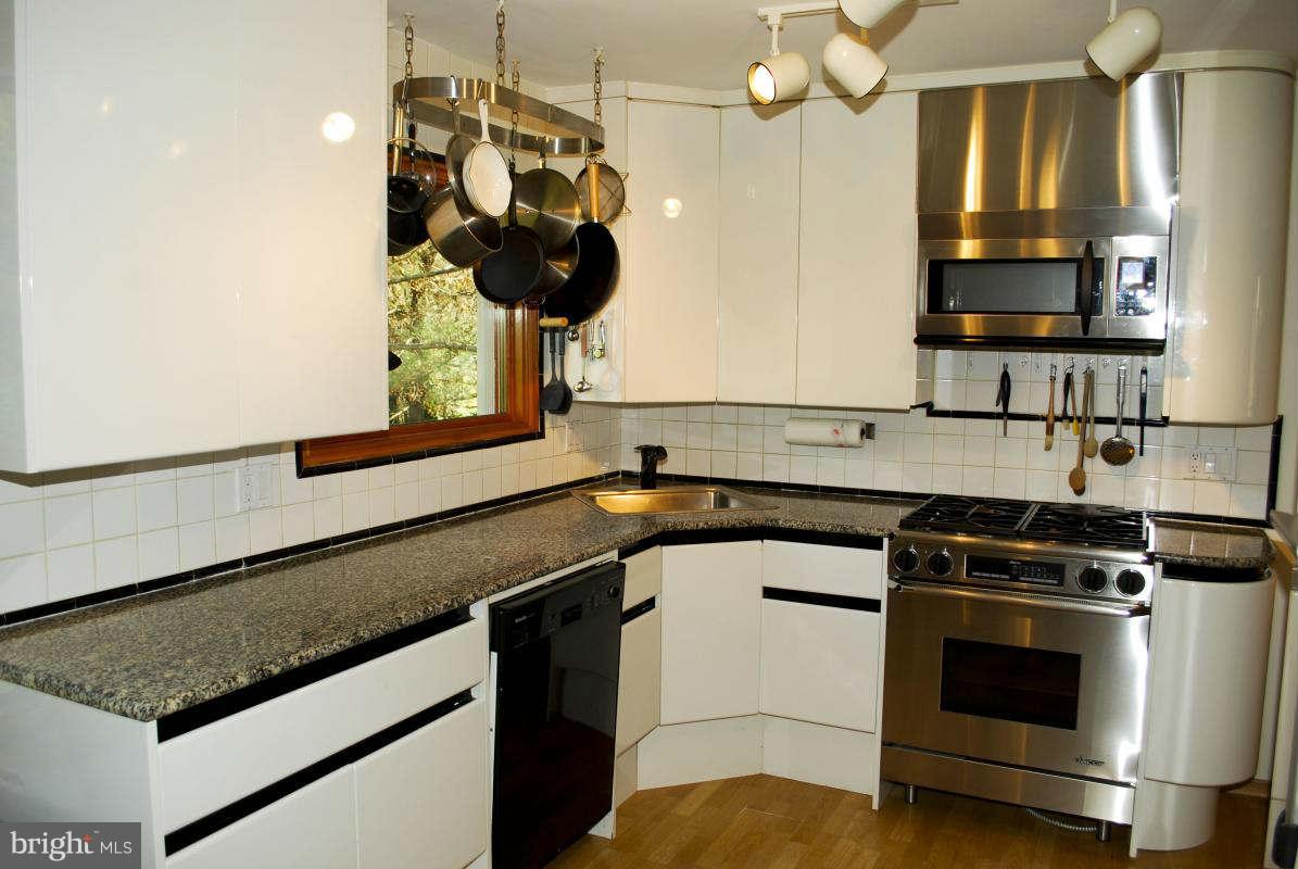3843 Gallows Road Annandale, VA 22003 - Photo 7 of 30 Kitchen