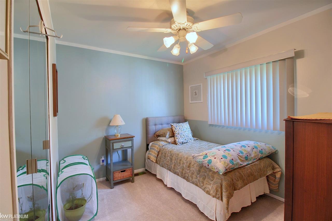 21789 Rausch Avenue Eastpointe, MI 48021 - Photo 13 of 27 50016773-12.JPG