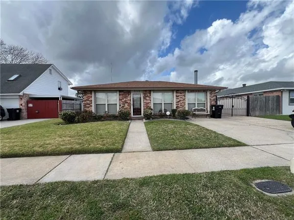 $2,000 | 3508 Decomine Street, Chalmette, LA 70043