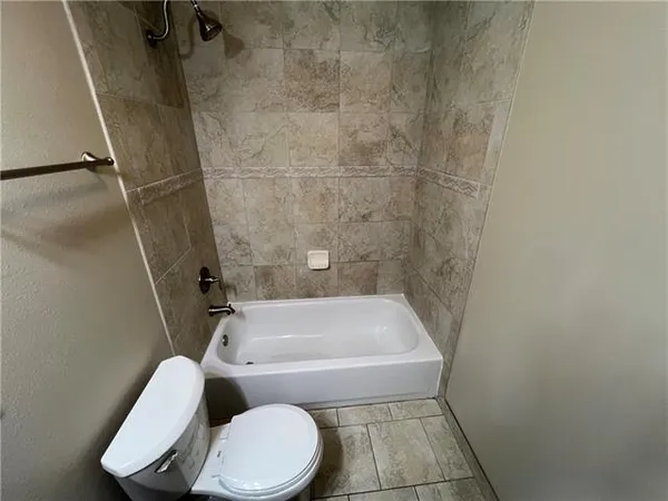 $2,000 | 3508 Decomine Street, Chalmette, LA 70043