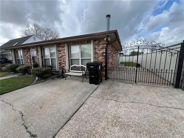 $2,000 | 3508 Decomine Street, Chalmette, LA 70043