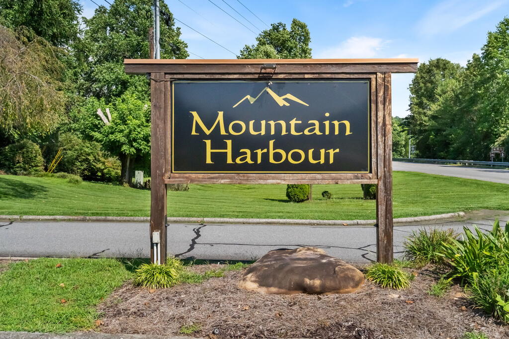 Mountain Harbour front entry
