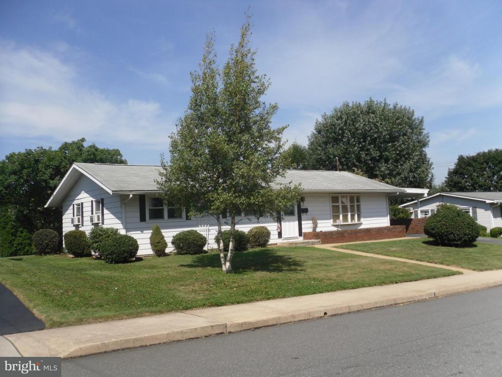 111 Sycamore Road Ephrata, PA 17522 - Photo 2 of 5 Gallery Image 2