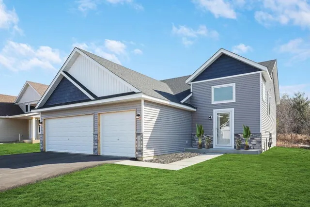 $412,520 | 2110 Goldenray Drive, Faribault, MN 55021