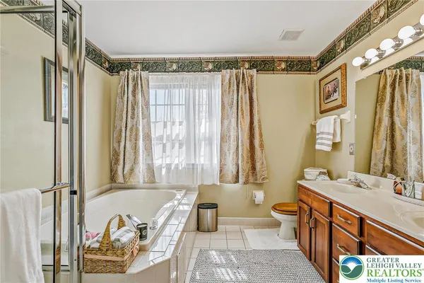 $649,900 | 2560 Country Top Trail, Bethlehem, PA 18020