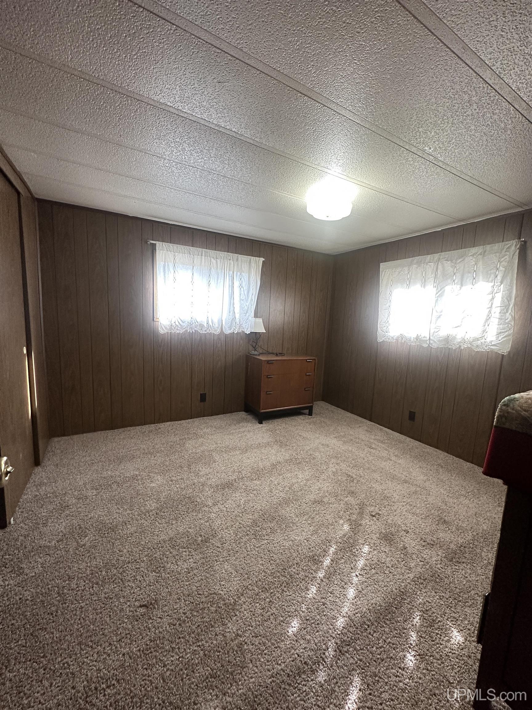 8134 M.5 Road Gladstone, MI 49837 - Photo 10 of 28